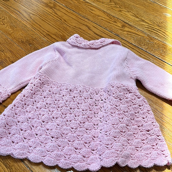 2H KNITS pink long style cardigan.  Pretty flower shaped buttons.  No size tag. - Picture 7 of 14